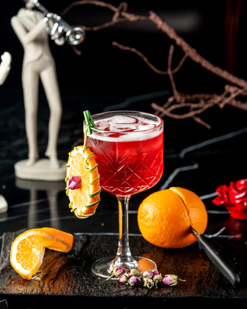 cristal coctel rojo adornado rueda naranja